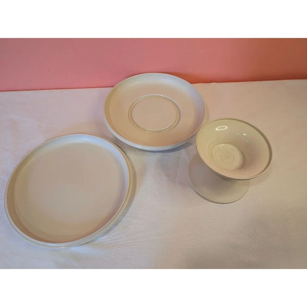 Vintage Tupperware Serve It All Pedestal Serving Plate Pie Cake Chips Dip Snacks